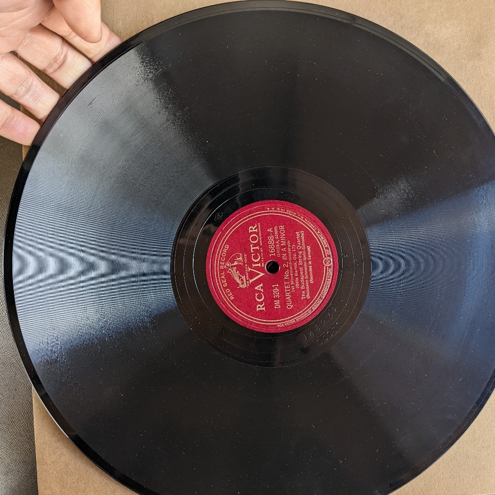 Vinyls - Picture 2 of 4